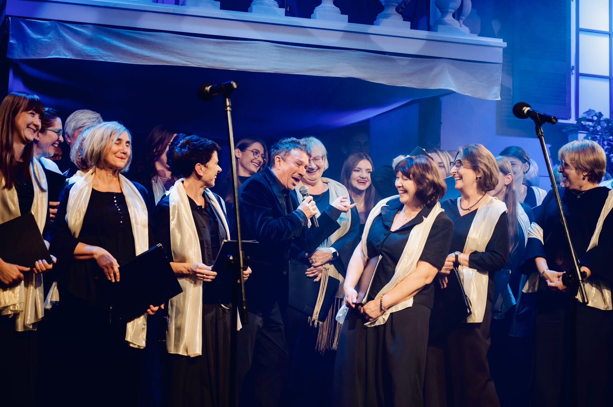 Występ chóru z zaproszonymi muzykami